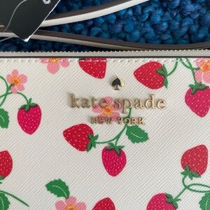 NEW~ KATE SPADE Strawberry Vine L zip wristlet